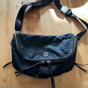 Lululemon bag- crossbody or belt bag